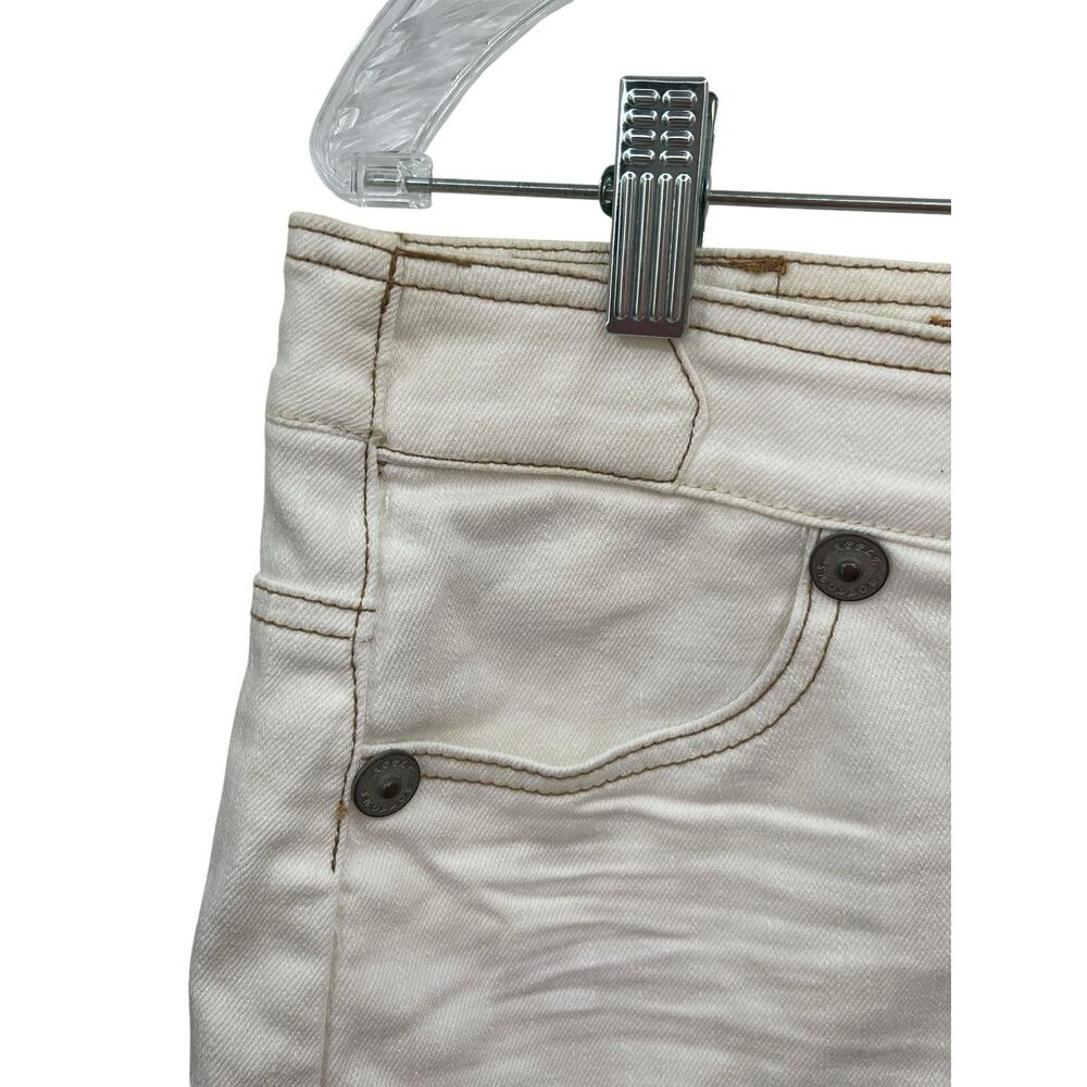 Vintage Y2K Apple Bottom Jeans Mini Skirt Embroidered White Denim Size 7 / 8 - Picture 5 of 12